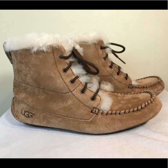 ugg chickaree bootie